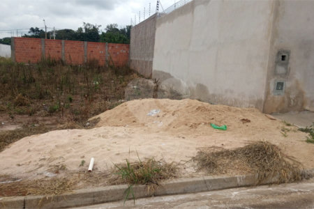 Lote no Jardim do Bosque, aceita financiamento ou aquisição de terreno e construção .
