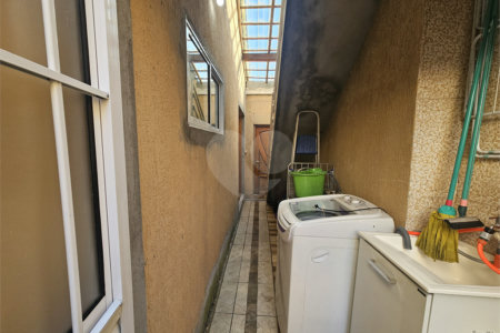 Casa à venda com 3 quartos, sendo 1 suíte,  em Conjunto Residencial Nova Bertioga, Mogi das Cruzes, SP