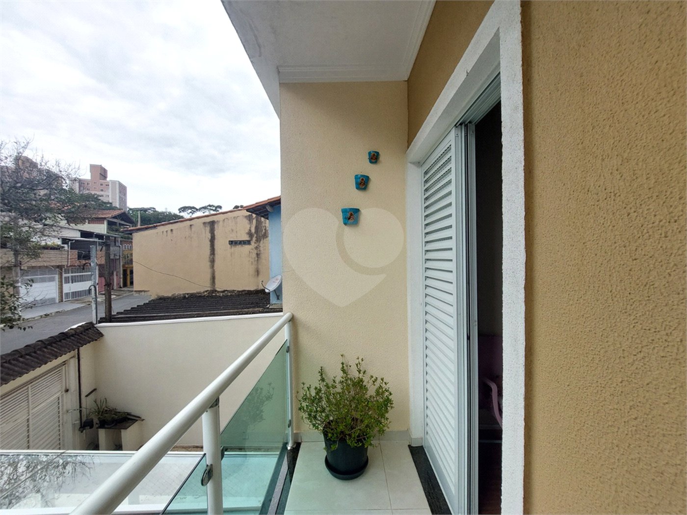 Casa à venda com 3 quartos, sendo 2 suítes,  em Jardim Lallo, São Paulo, SP