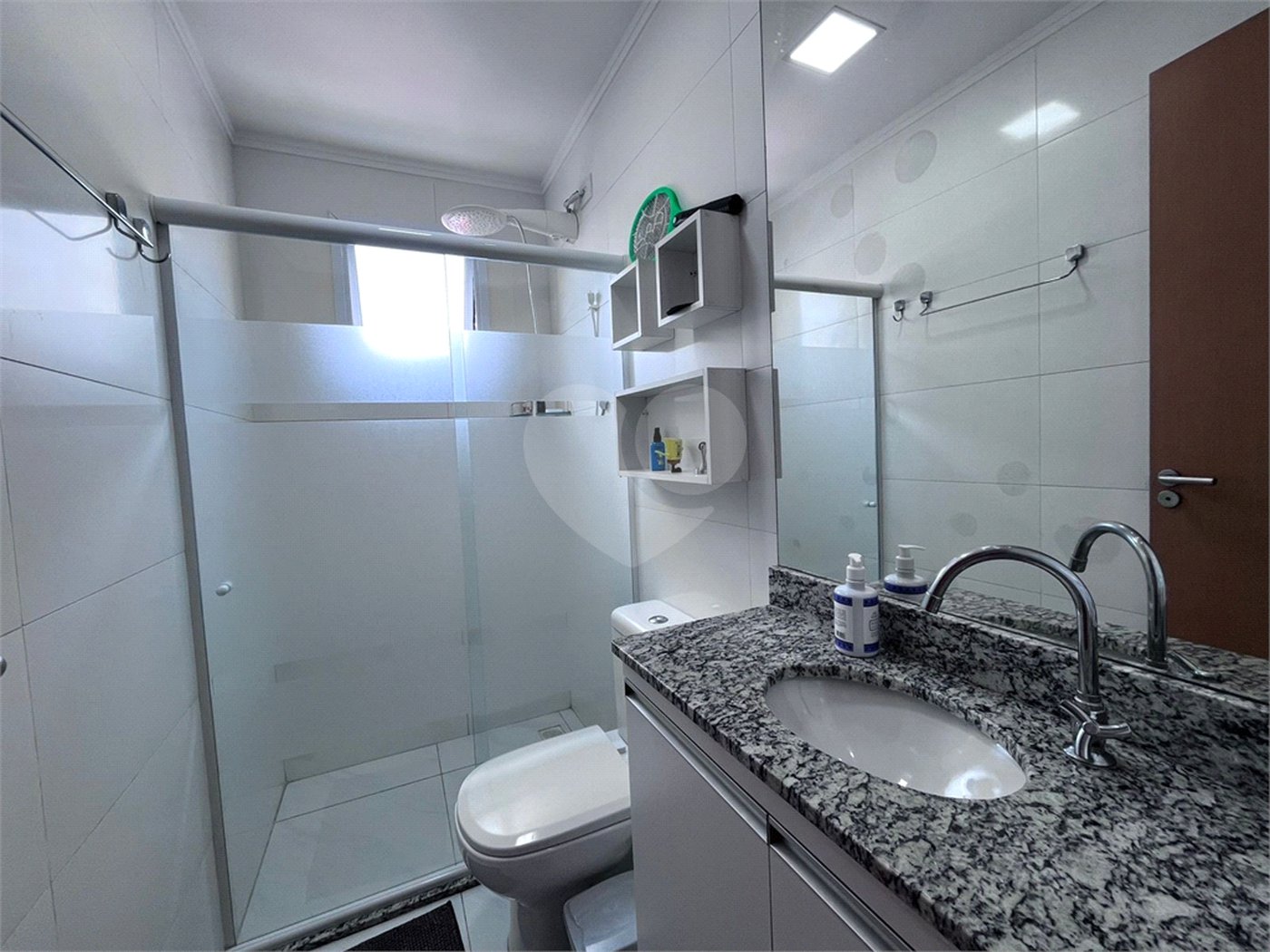 Apartamento à venda com 2 quartos, sendo 1 suíte, em Guilhermina, Praia Grande, SP
