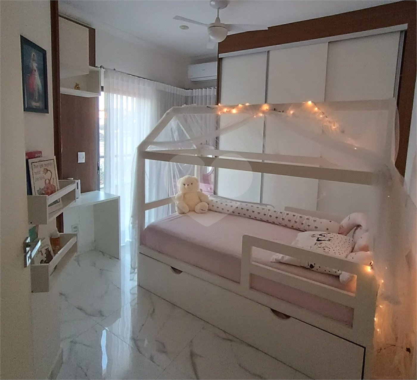 Casa à venda com 3 suítes no condomínio Granja Deolinda, Sorocaba - SP