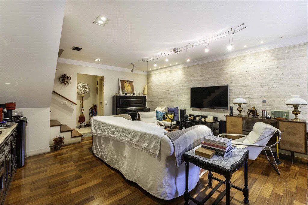 Duplex para alugar com 4 quartos, sendo 3 suítes,  em Alto de Pinheiros, São Paulo, SP