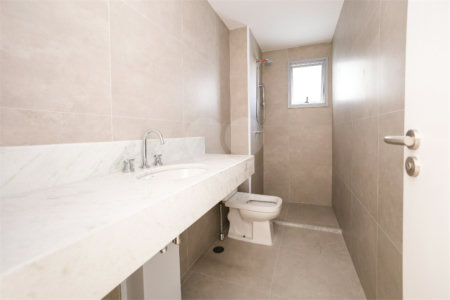 Apartamento à venda com 3 quartos, sendo 1 suíte,  em Vila Sofia, São Paulo, SP