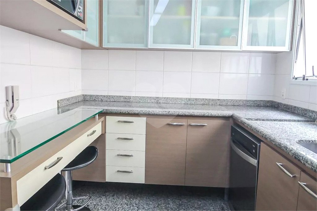 Apartamento à venda com 3 suítes em Real Parque, São Paulo, SP