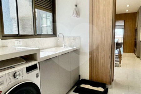 Cobertura à venda na Aclimação de 300m² com 2 vagas.