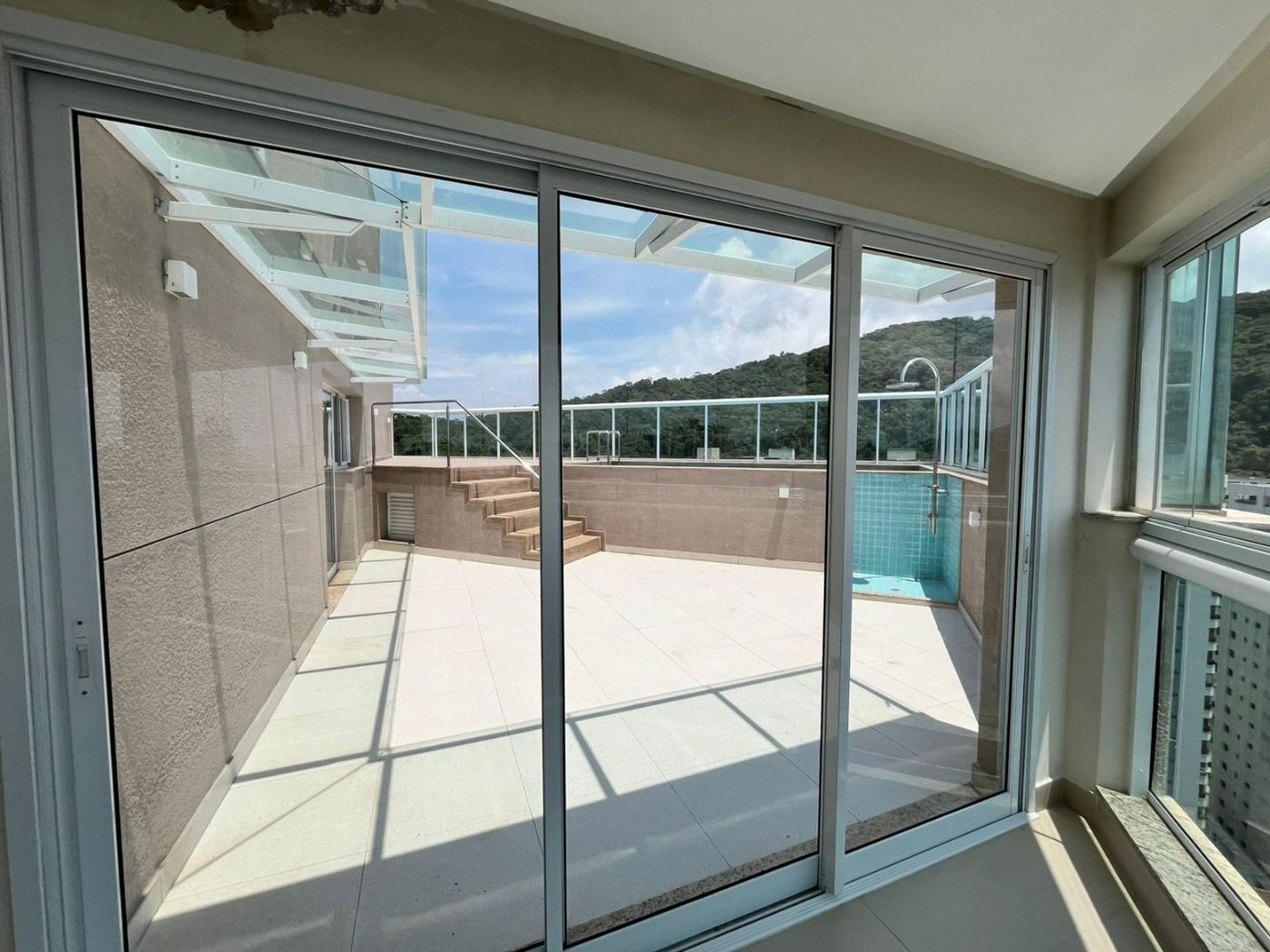 Cobertura com 3 dormitórios à venda, 270 m² por R$ 2.890.000,00 - Barra Funda - Guarujá/SP
