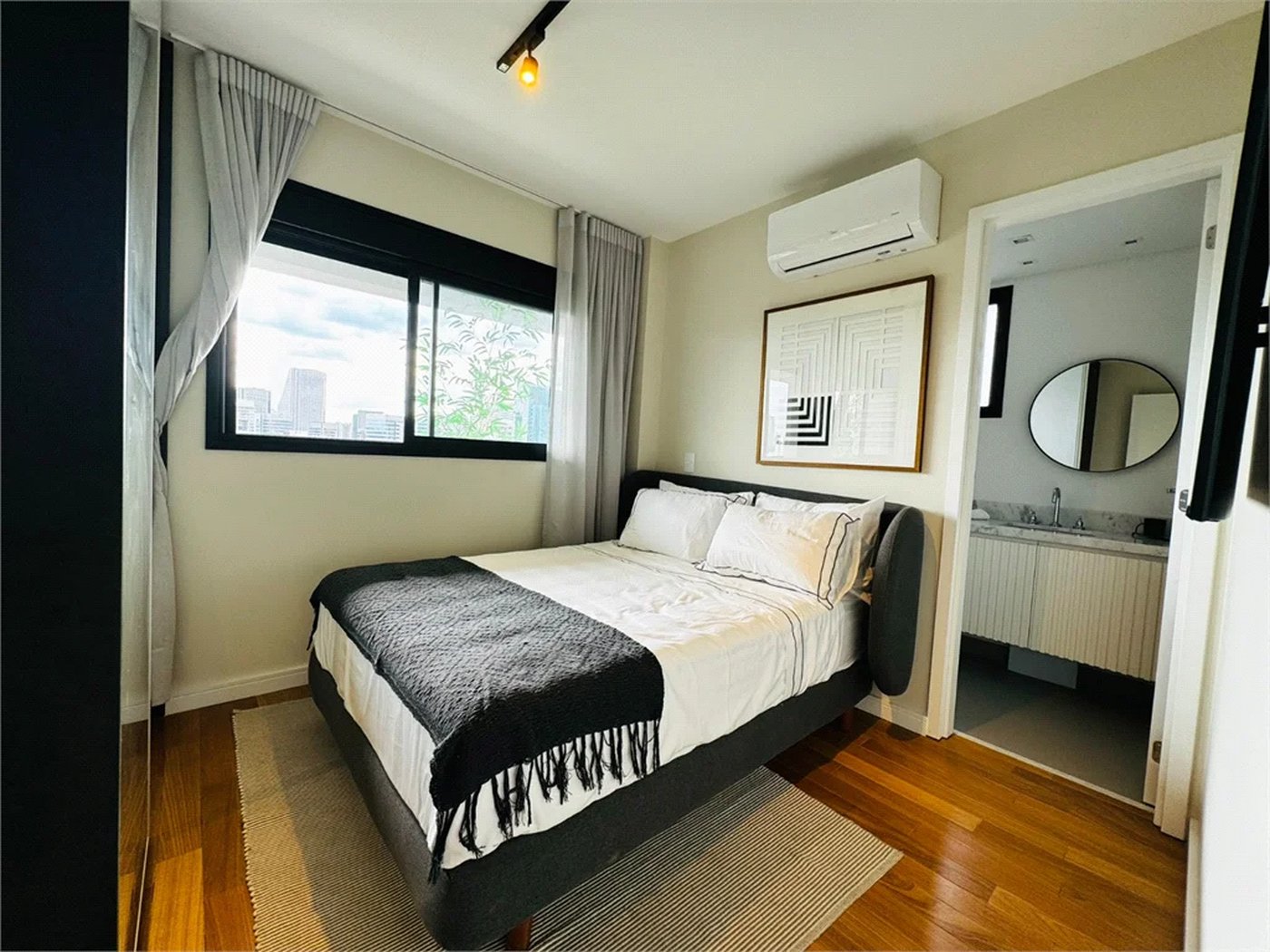 Apartamento à venda com 3 quartos em Vila Cordeiro, São Paulo, SP
