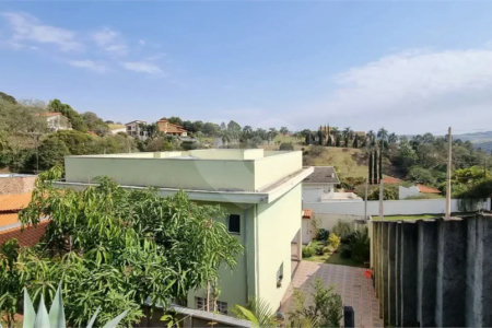 Casa à venda com 3 quartos, sendo 1 suíte, no condomínio Chácaras do Lago, Vinhedo - SP