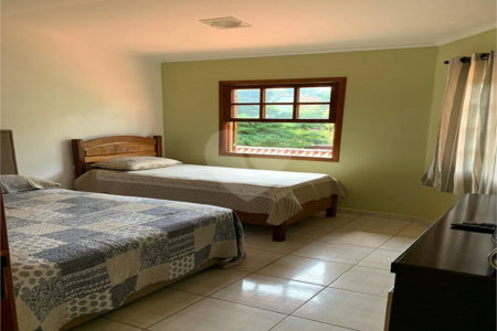 Sobrado à venda com 4 quartos, sendo 3 suítes,  no Centro, Jarinu, SP