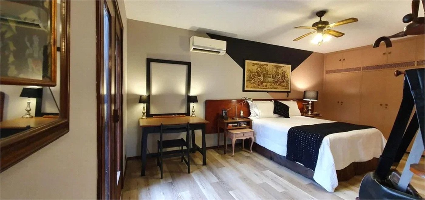 Casa à venda com 5 suítes em Jardim Leonor, São Paulo, SP