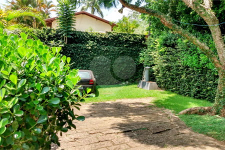 Casa à venda com 4 quartos, sendo 1 suíte, no condomínio Residencial Vale das Laranjeiras, Indaiatuba - SP