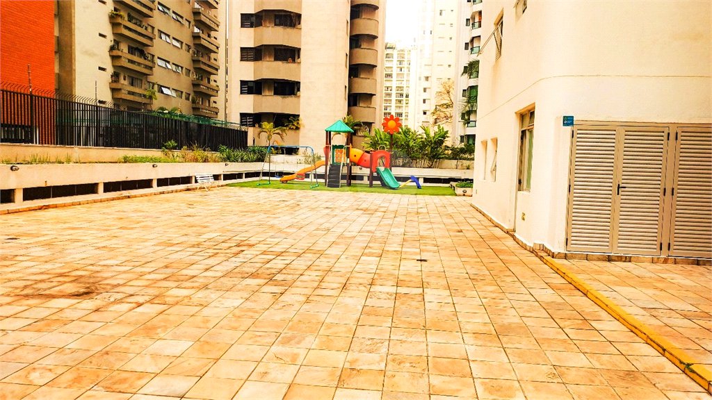 Apartamento à venda com 2 suítes em Moema, São Paulo, SP