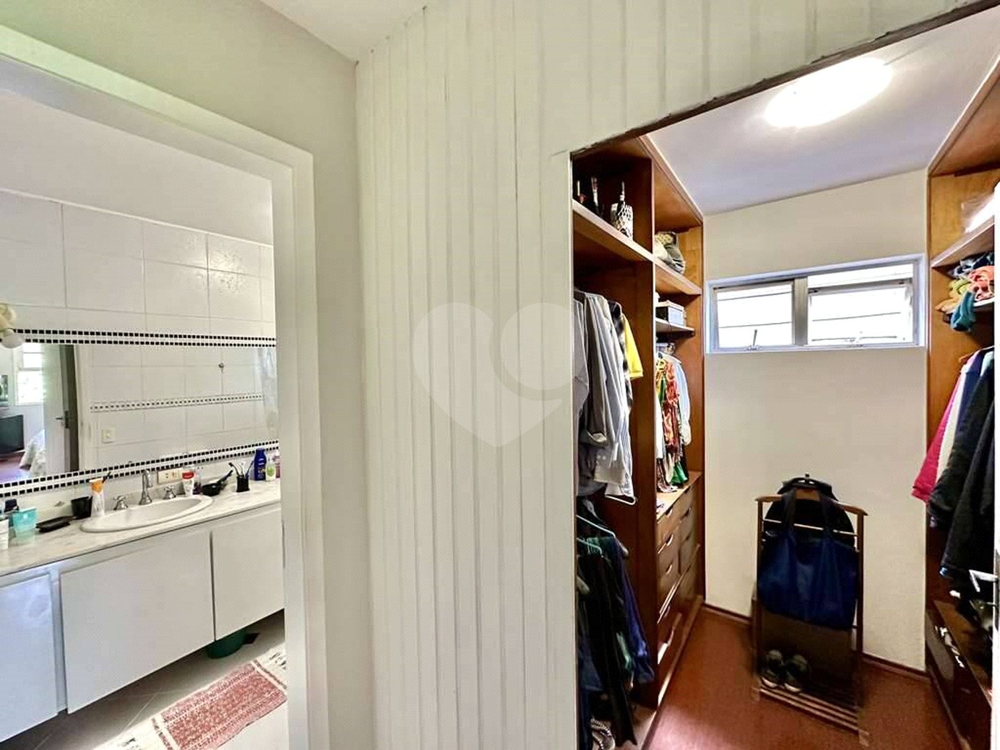 Sobrado à venda com 4 quartos, sendo 2 suítes, em Jardim Jussara, São Paulo, SP