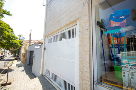 Sobrado à venda com 4 quartos, sendo 3 suítes,  no Centro, São Roque, SP