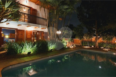 Casa à venda com 5 suítes em Jardim Leonor, São Paulo, SP