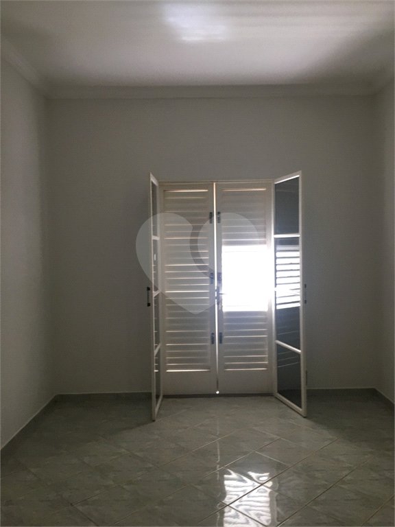 Sobrado à venda com 4 quartos, sendo 1 suíte, em Vila Rubens, Indaiatuba, SP