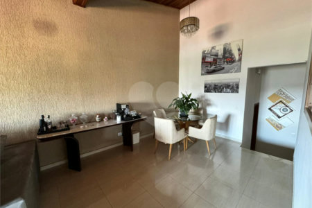 Casa à venda com 3 quartos, sendo 1 suíte, no condomínio Residencial Jardim das Flores 1510, Cotia - SP