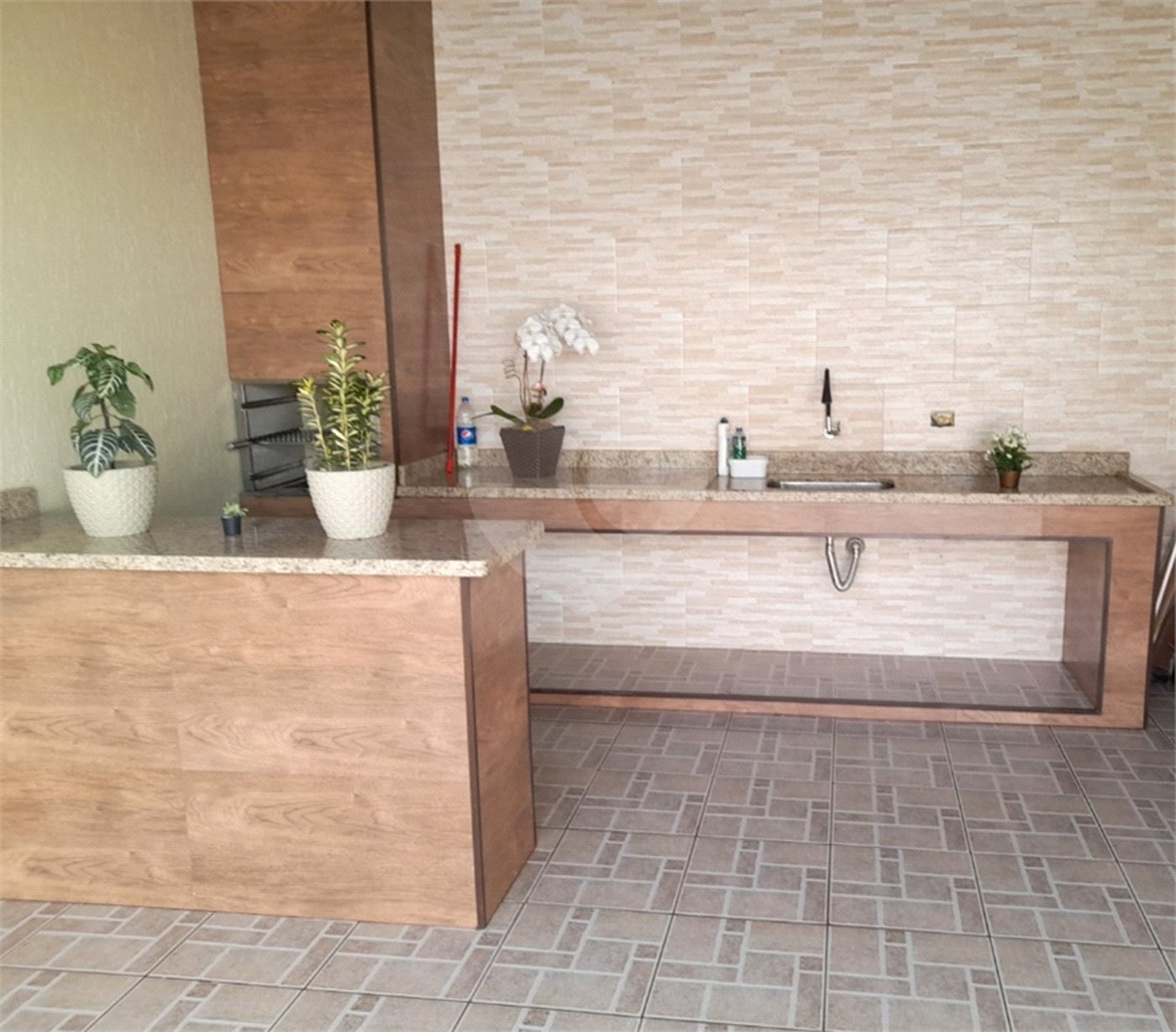 Sobrado à venda com 3 quartos, sendo 1 suíte,  em Jardim Santa Rita de Cássia, Suzano, SP