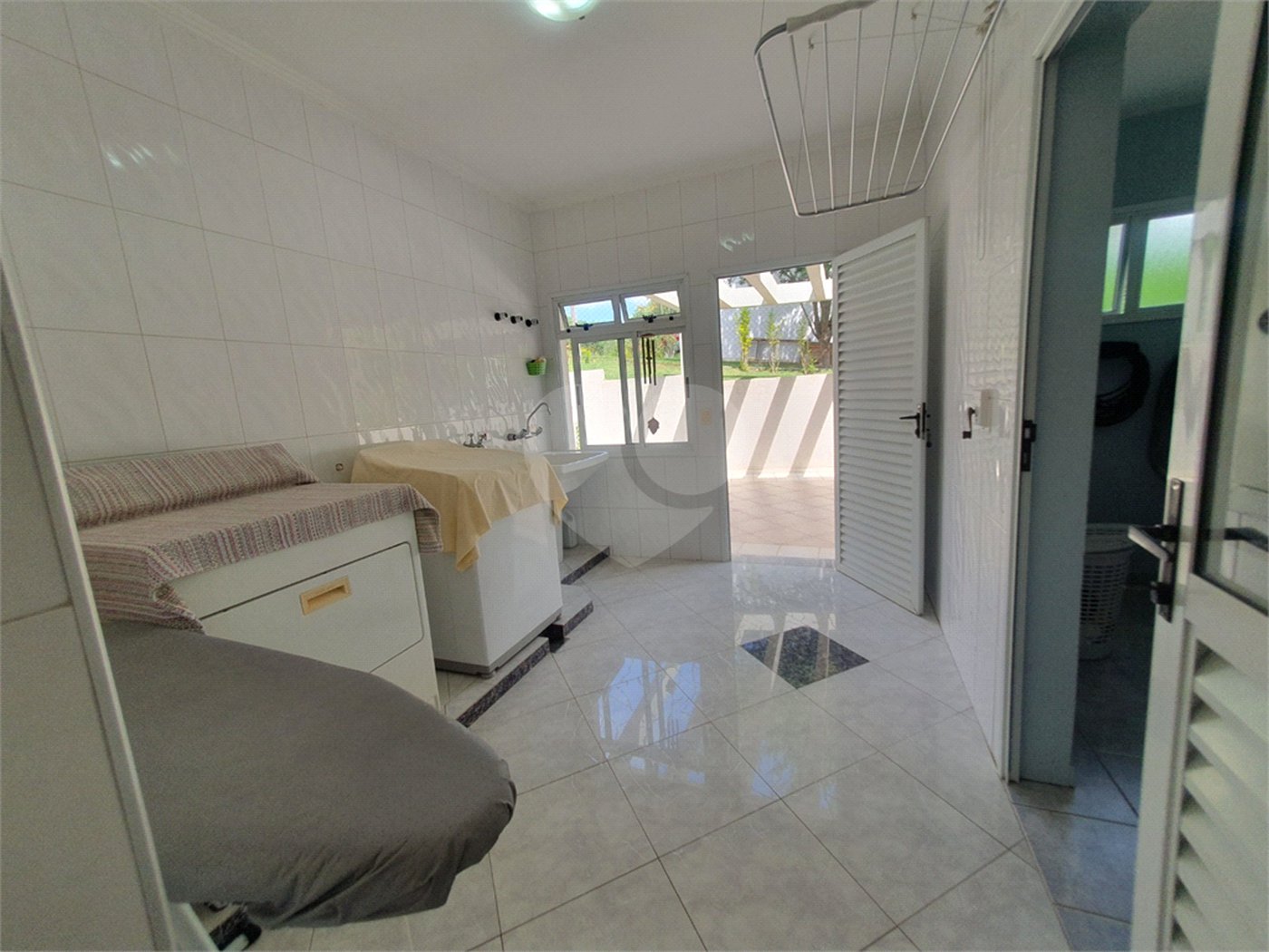 Casa à venda com 5 suítes no condomínio Vila Hípica I, Vinhedo - SP