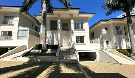 Casa à venda com 4 suítes no condomínio Villaggio Houda, São Paulo - SP
