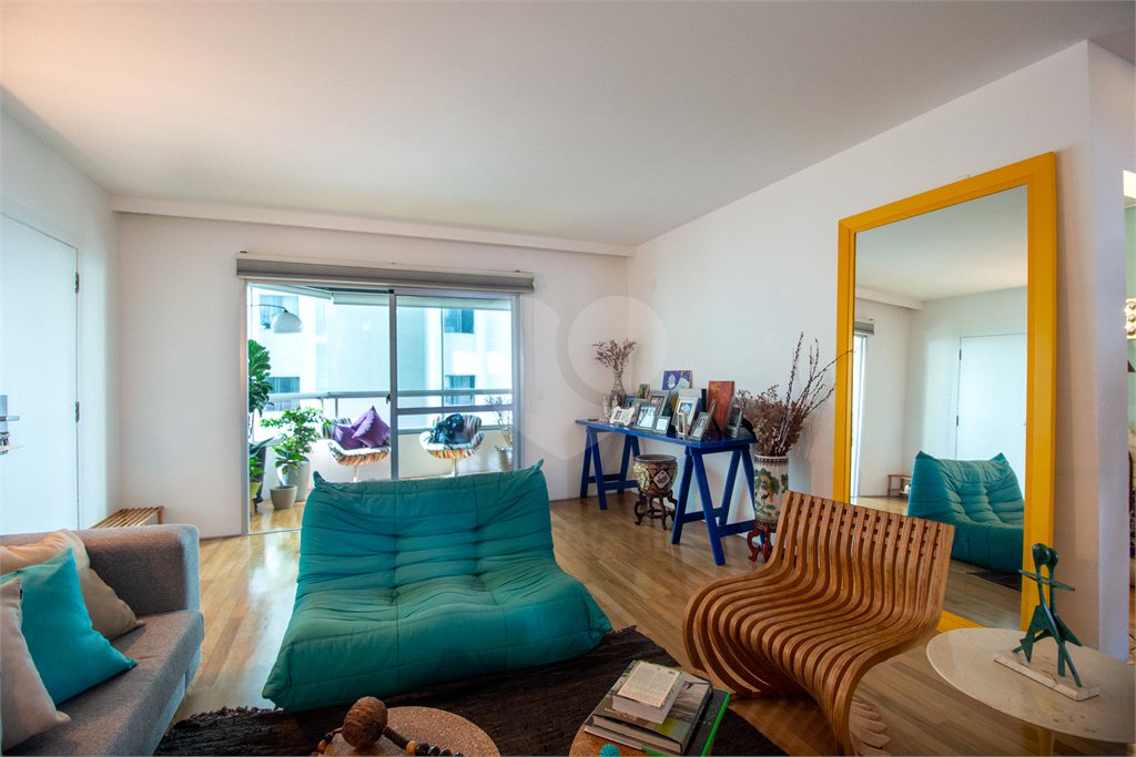Apartamento a venda no Campo Belo, 192 M², 3 suites, 3 vagas, lazer e próximo ao metrô