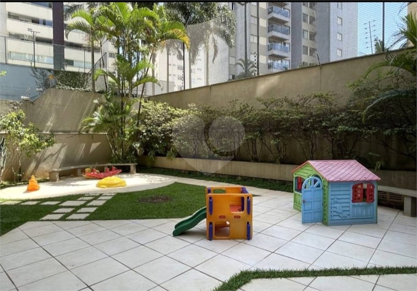 Apartamento LINDO reformado 4 dormitórios, sendo 2 suítes 1 mster, closet varandas integradas.