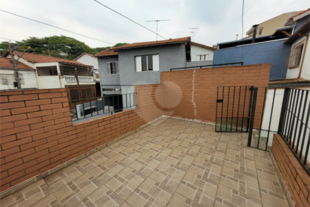 Sobrado à venda com 2 quartos em Jardim Mangalot, São Paulo, SP