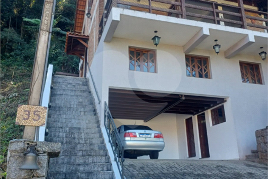 Casa à venda ou para alugar com 3 quartos, sendo 1 suíte, no condomínio Parque Suiça, Caieiras - SP