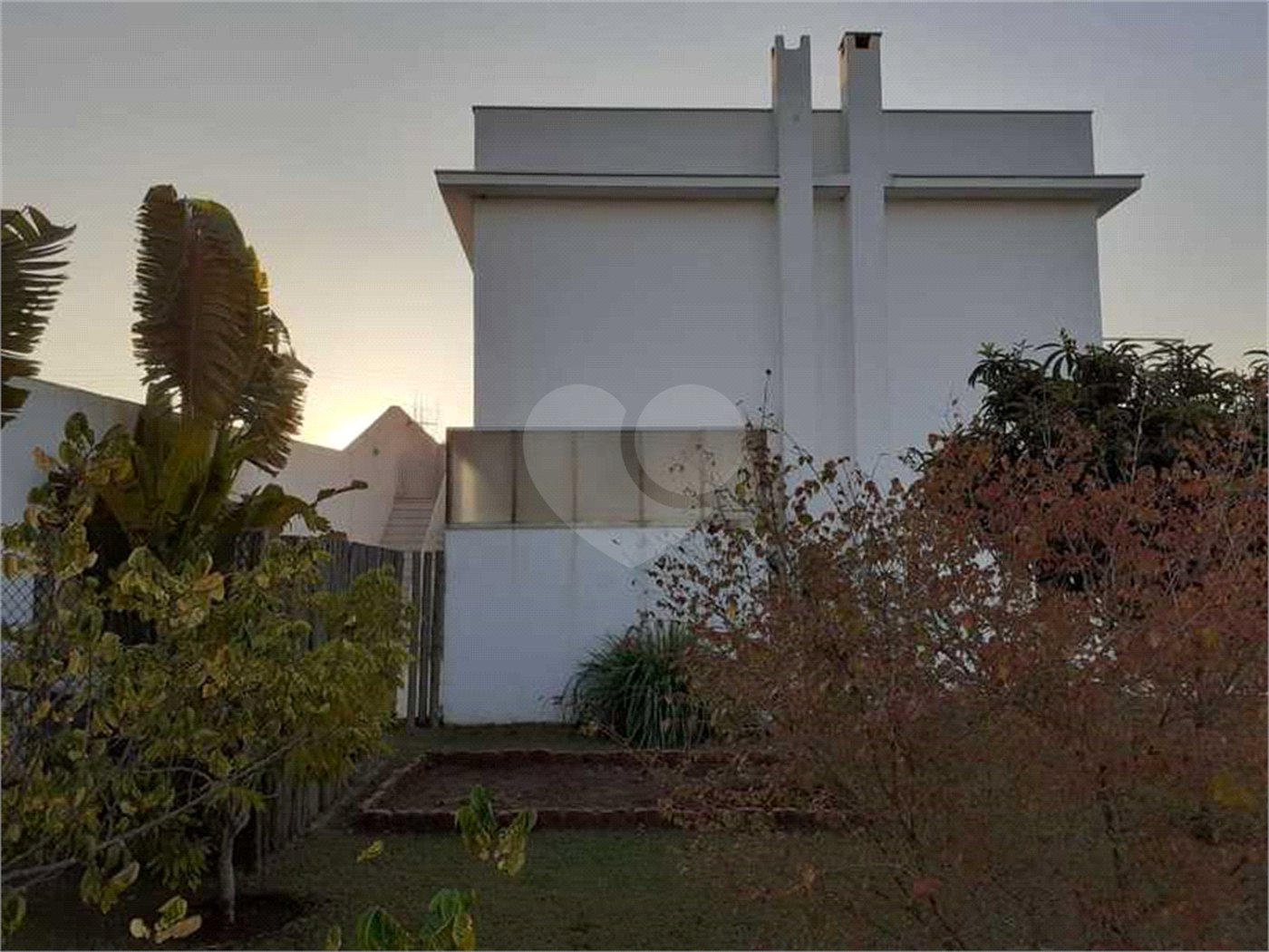 Casa à venda com 5 quartos, sendo 4 suítes, no condomínio Village Saint Charbel, Araçoiaba da Serra - SP