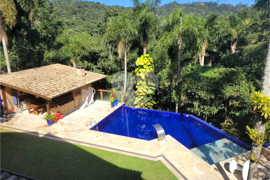 Casa à venda com 3 quartos, sendo 1 suíte,  no condomínio Residencial Bosque da Serra, Mairiporã - SP