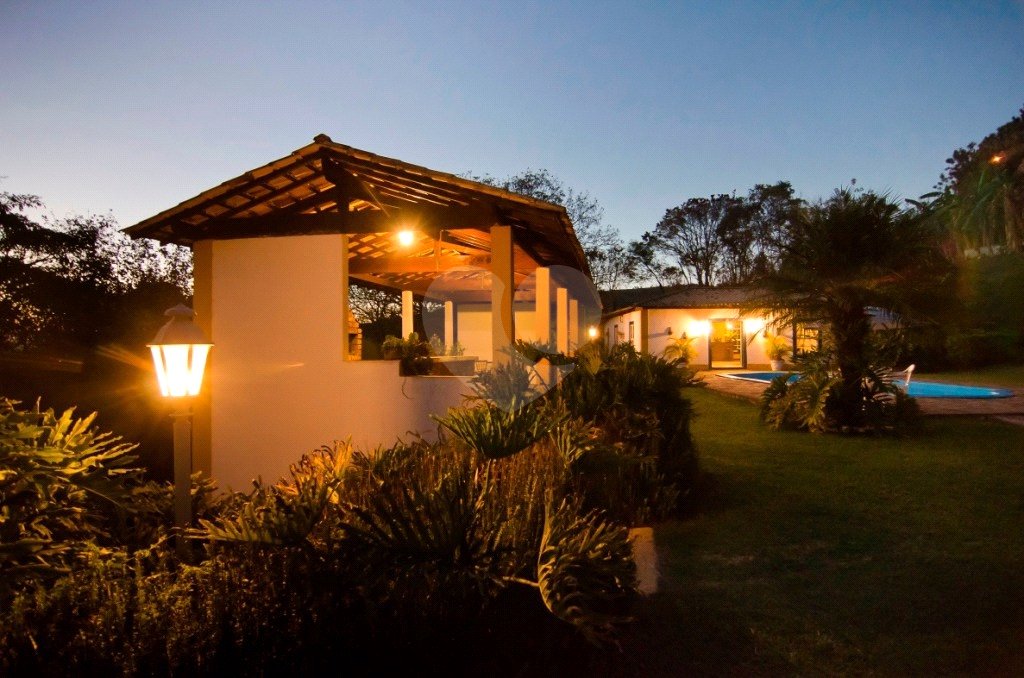 Casa à venda com 4 quartos em Chácaras Maringá, Atibaia, SP