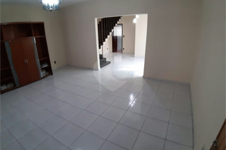 Casa à venda com 3 quartos, sendo 1 suíte,  em Vila Gomes, São Paulo, SP
