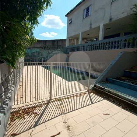 Casa à venda com 4 quartos, sendo 1 suíte, no condomínio Shangri-la, Atibaia - SP