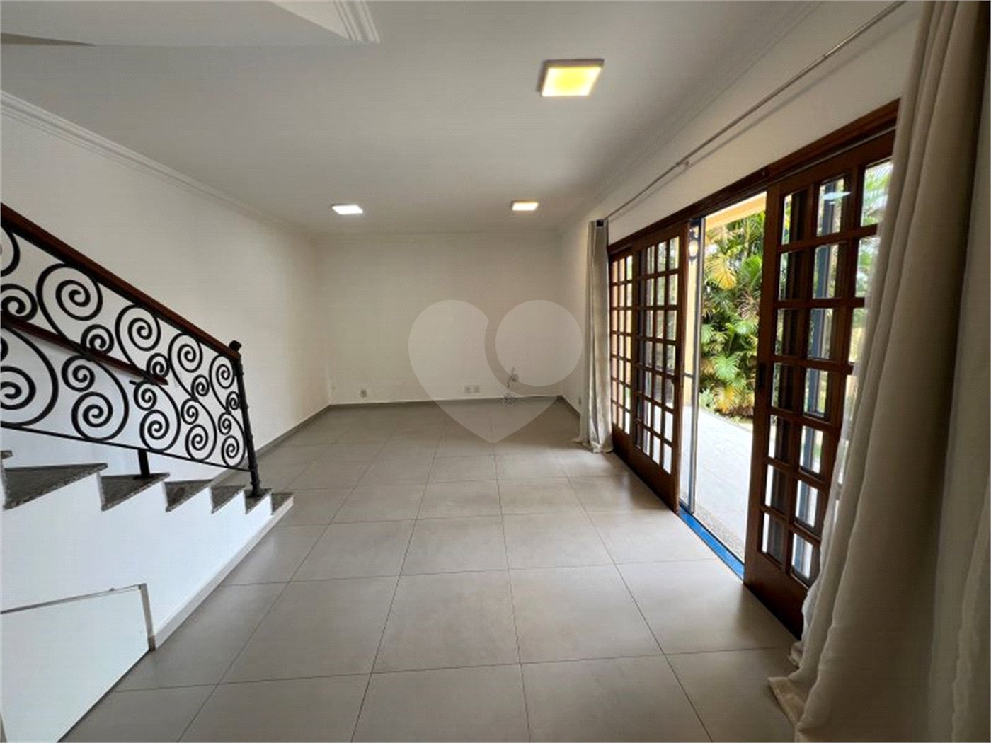 Casa à venda ou para alugar com 4 quartos, sendo 3 suítes, no condomínio Estância Marambaia, Vinhedo - SP