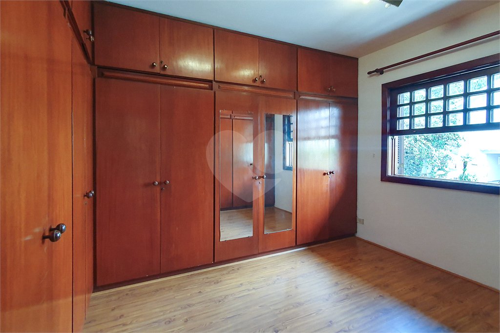Casa à venda com 4 quartos, sendo 3 suítes,  no condomínio Vila das Flores, São Paulo - SP
