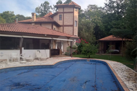 Chácara à venda com 7 quartos, sendo 3 suítes, em Saboó, São Roque, SP