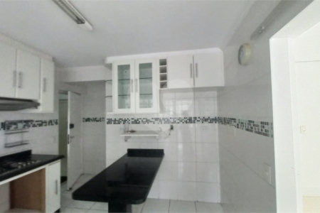 Apartamento à venda com 3 quartos, sendo 1 suíte,  em Vila Andrade, São Paulo, SP
