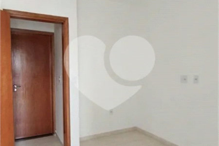 Casa à venda com 2 suítes no condomínio Residencial Paranaguá, São Paulo - SP