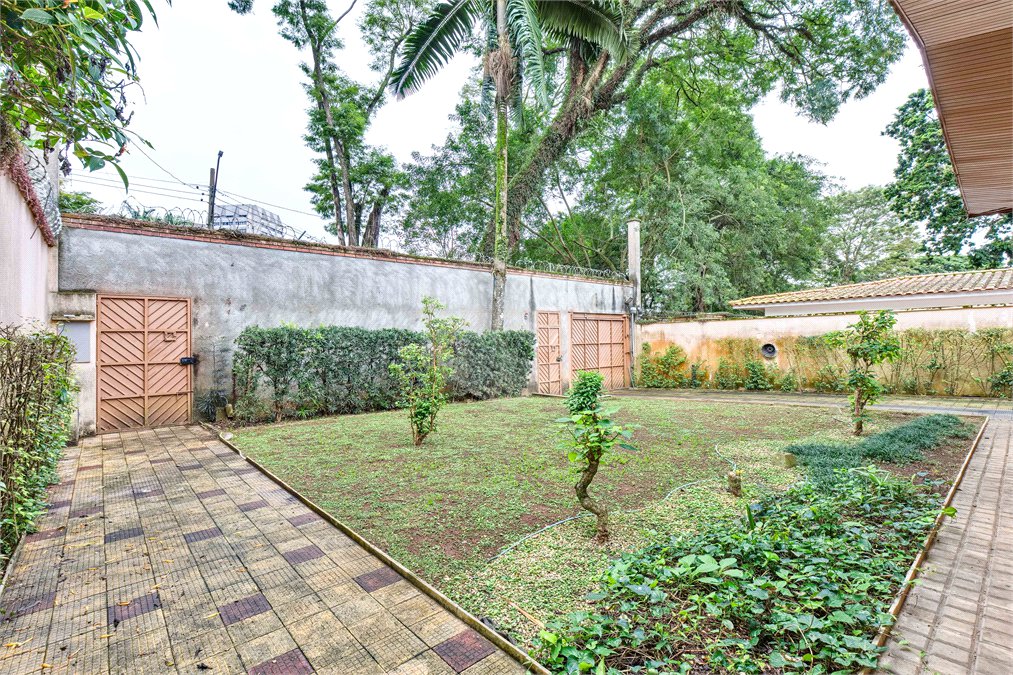 Casa à venda com 3 quartos, sendo 2 suítes, em Alto da Boa Vista, São Paulo, SP
