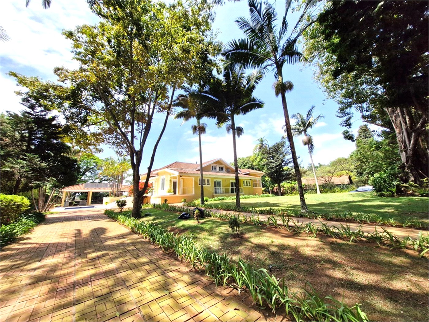 Casa à venda com 4 suítes no condomínio Chácara Flora, São Paulo - SP