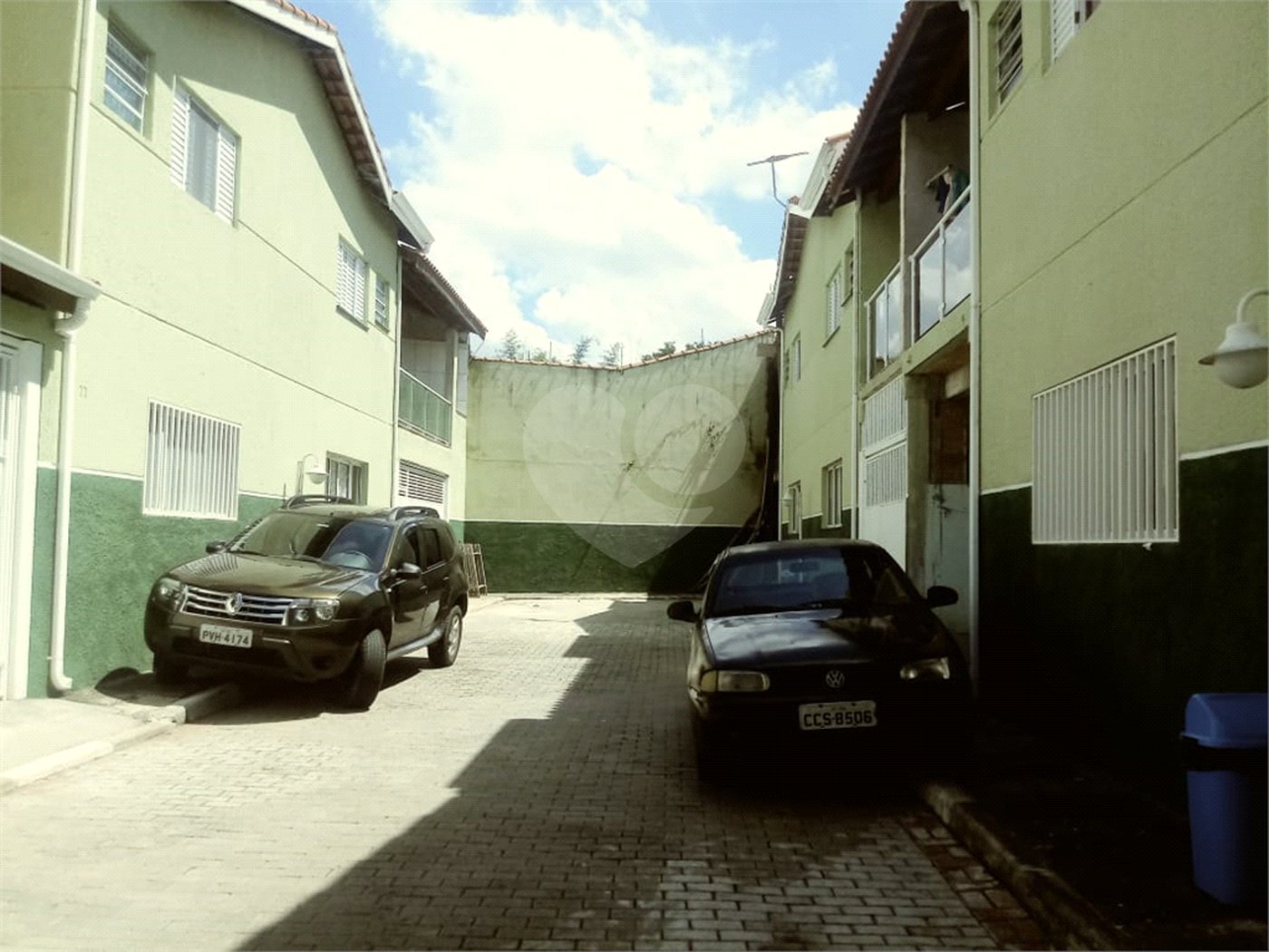 Casa à venda com 2 quartos, sendo 1 suíte, no condomínio Jardim Débora, Poá - SP