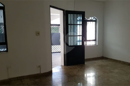 Sobrado à venda ou para alugar com 3 quartos, sendo 1 suíte, em Alto da Boa Vista, São Paulo, SP