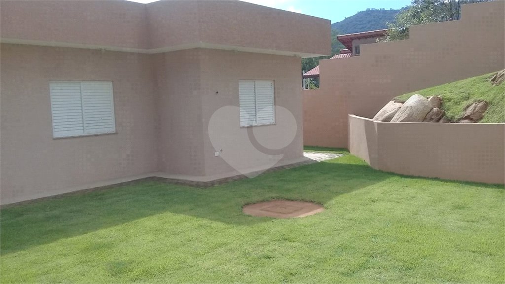 Casa à venda com 3 quartos, sendo 1 suíte,  em Loteamento Jardim Solares, Atibaia, SP