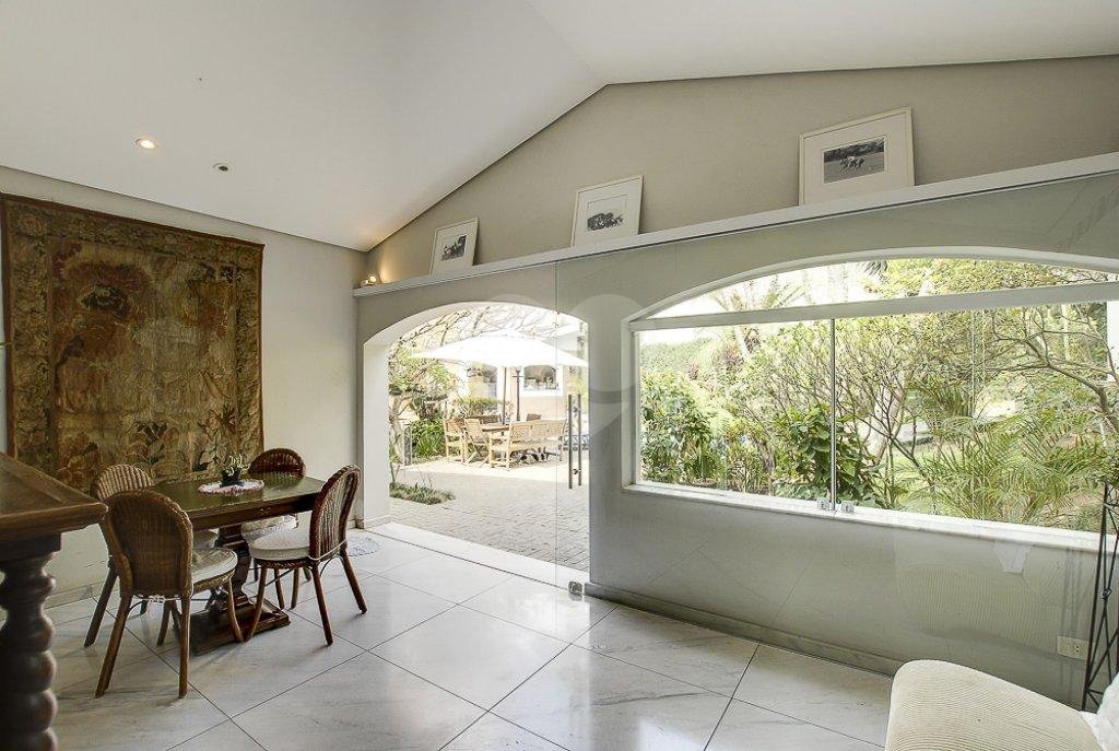 Casa à venda com 5 suítes em Vila Tramontano, São Paulo, SP