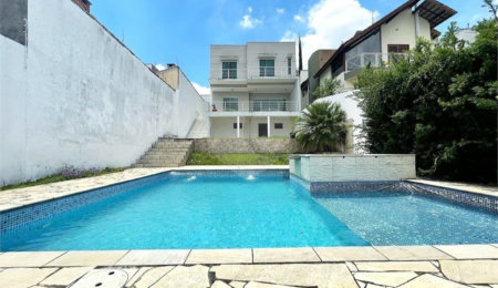 Sobrado à venda com 4 suítes em Vila Oliveira, Mogi das Cruzes, SP