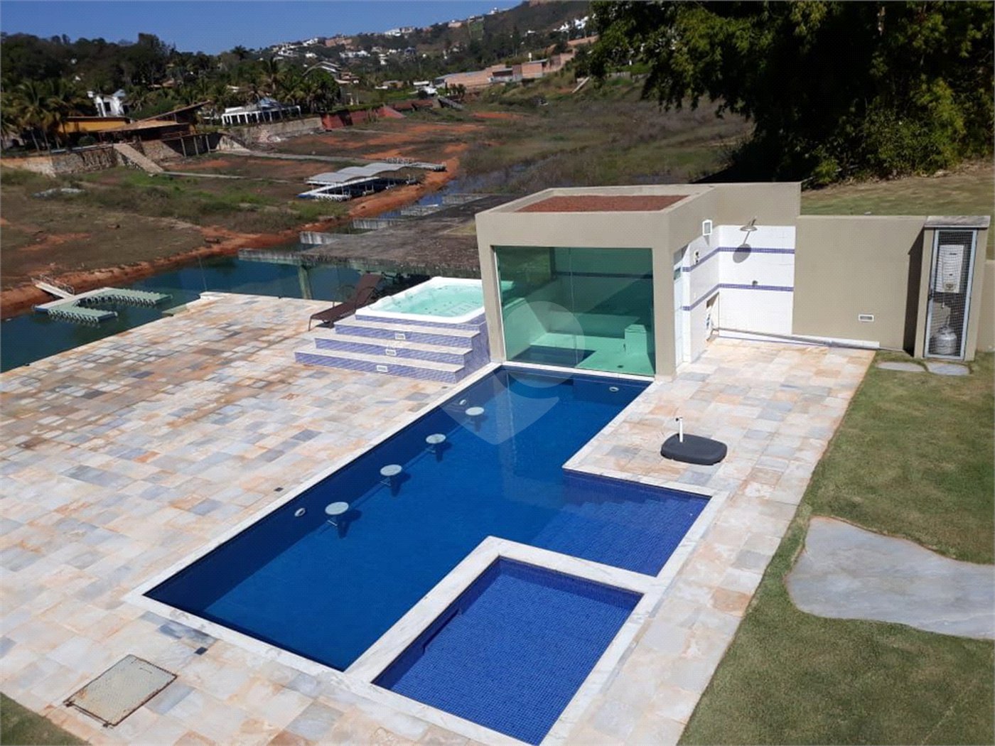 Condomínio à venda com 6 quartos, sendo 5 suítes, no Centro, Capitólio, MG