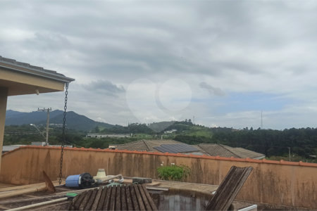 Casa à venda com 3 quartos, sendo 1 suíte, no condomínio Serra da Estrela, Atibaia - SP