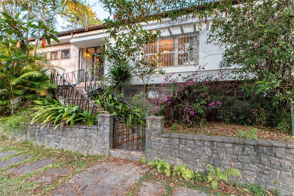 Casa Térrea à venda com 5 quartos, sendo 3 suítes, em Jardim Marajoara, São Paulo, SP