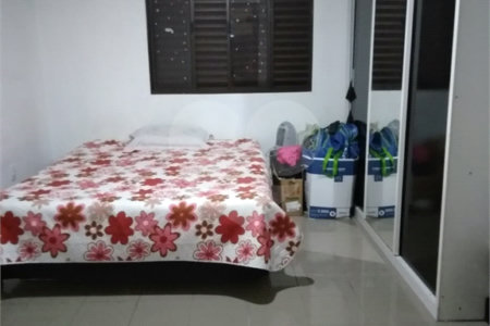 Sobrado à venda com 3 quartos, sendo 1 suíte, em Chora Menino, São Paulo, SP