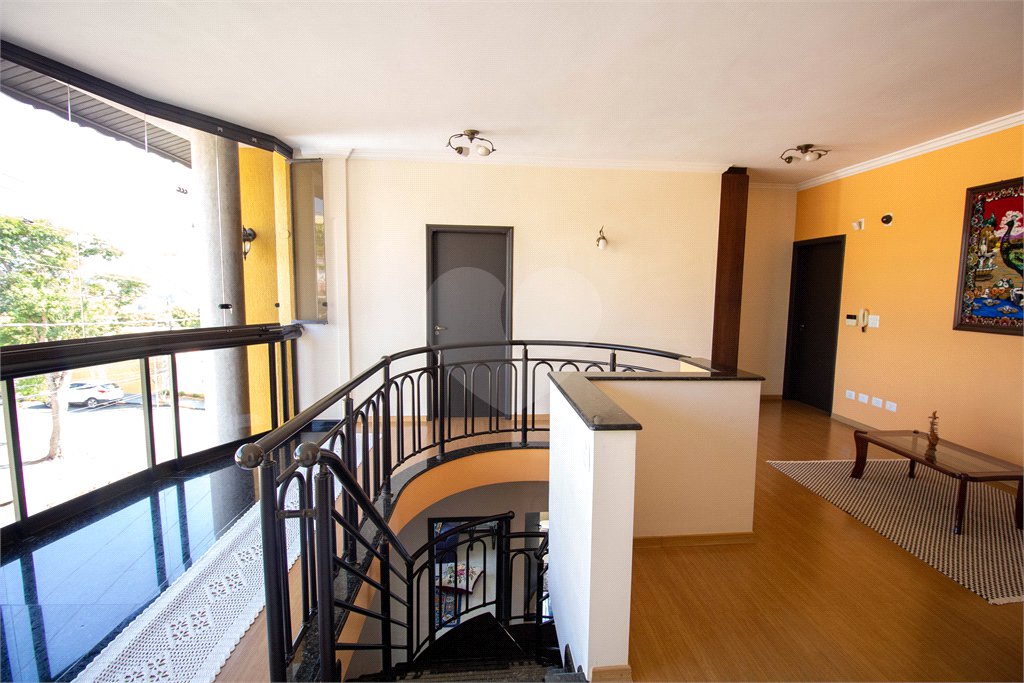 Sobrado à venda com 5 quartos, sendo 3 suítes, no Centro, São Roque, SP
